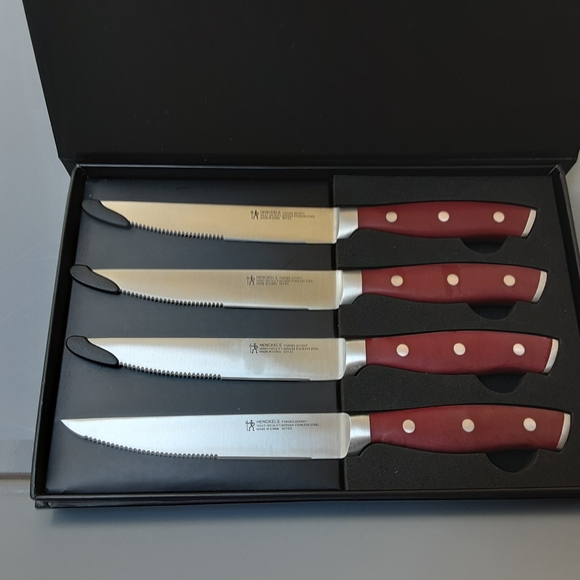 This Henckels knife set includes four stainless steel steak knives with a vibran - Picture 3 of 9